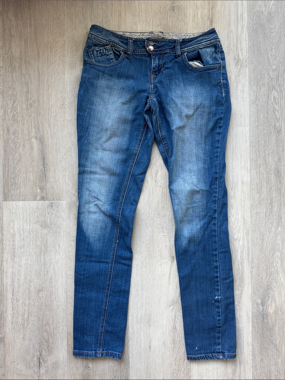 Low rise Women's Jeans in Blue Wash size 7